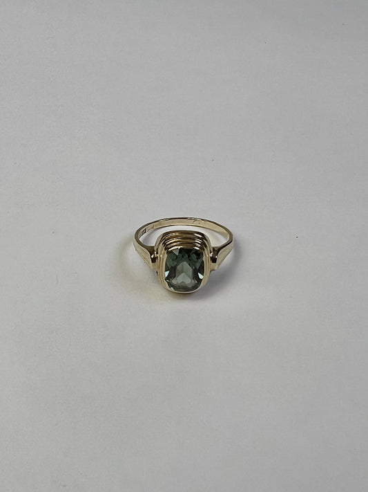 Vintage Ring Echtgold mit grünem Edelstein